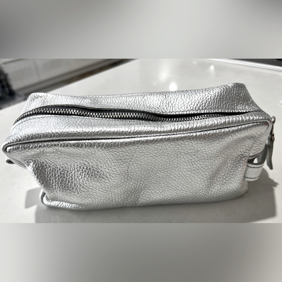 Jeff’s Barbershop 💈 Leather Dopp Kit Bag - Picture 5 of 10